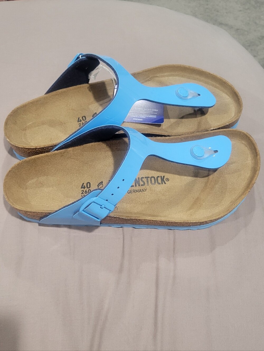 Birkenstock Women's Gizeh Sandal in Bright Blue.  Size 40. NWT. Pretty & Fun.